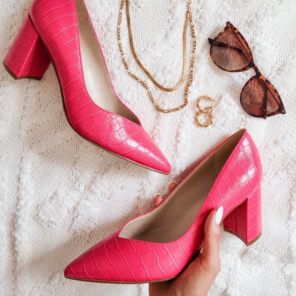 Marc Fisher hot pink pumps, size 9
